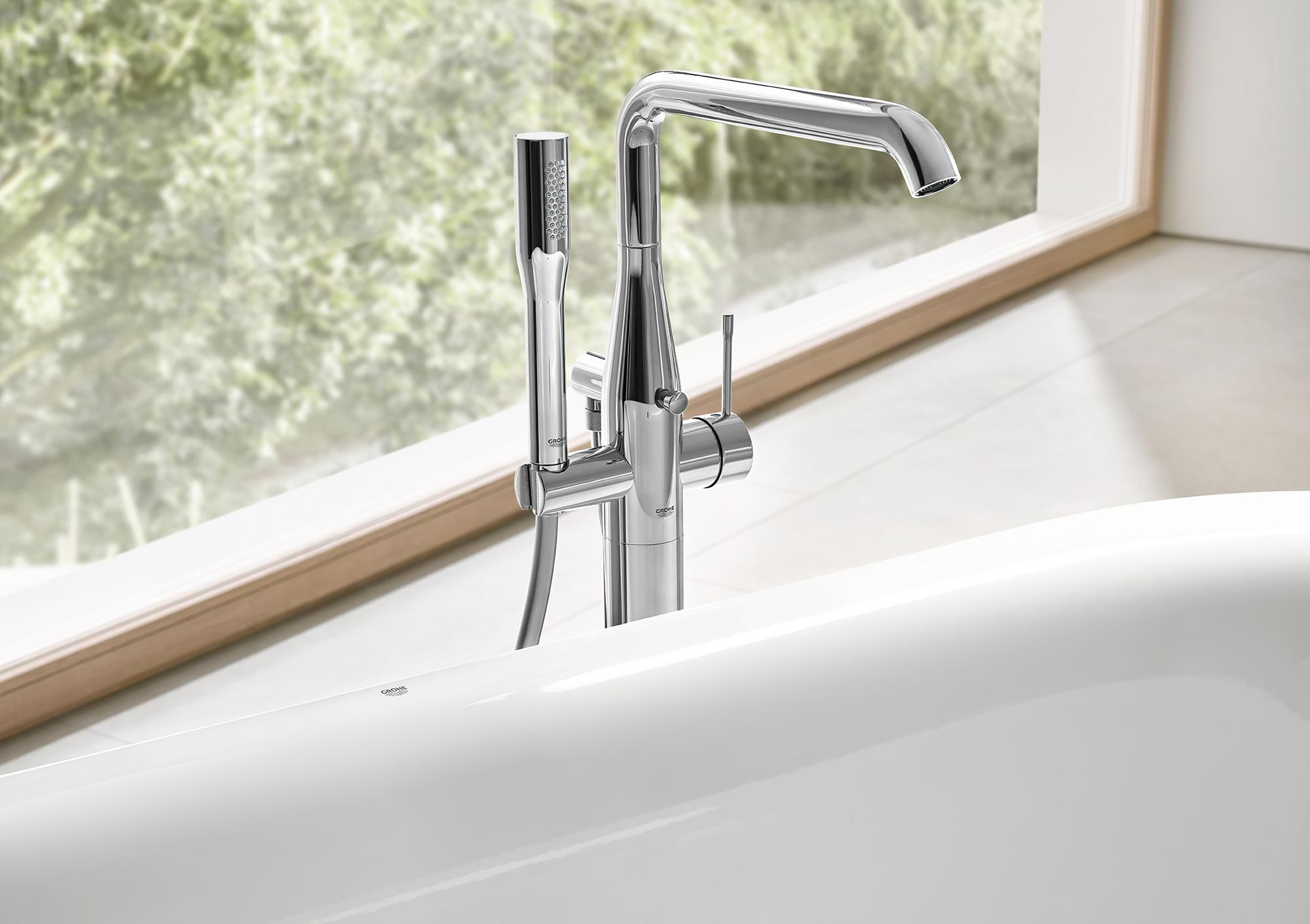 faucet-that-is-made-chrome_517312-47085